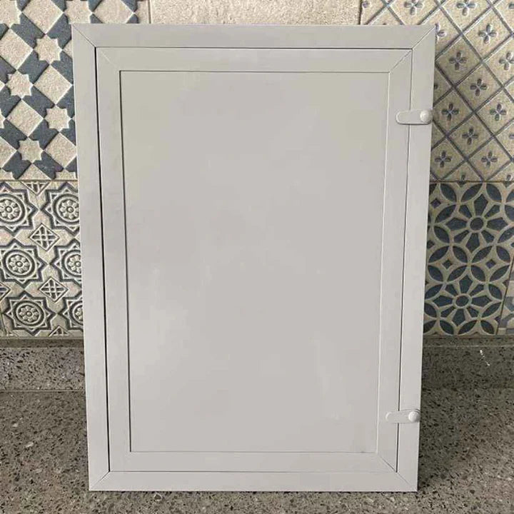 Tapa de registro de aluminio a medida cerrada, vista frontal