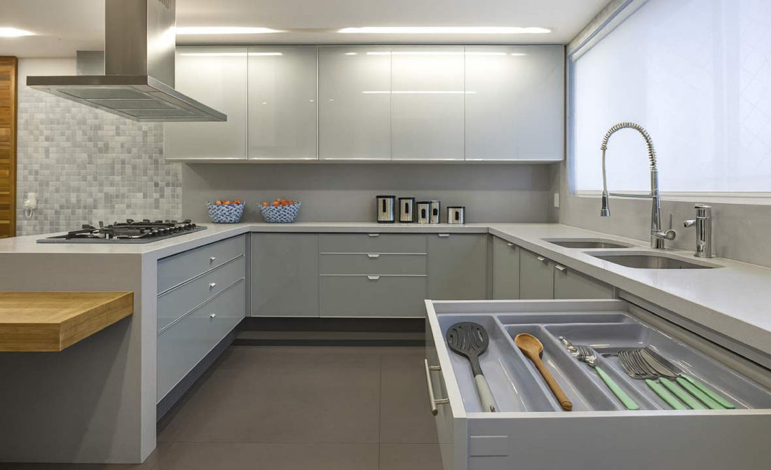 Cómo tener un cajón de cocina funcional: qué no puede faltar y cómo organizarlo