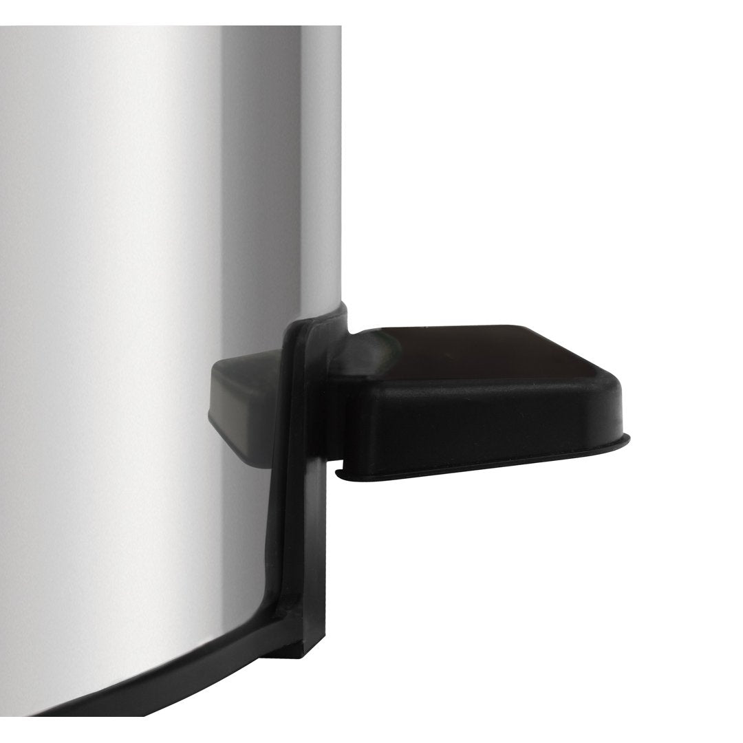 Basurero de acero con pedal