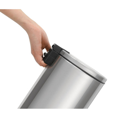 Basurero de acero con pedal