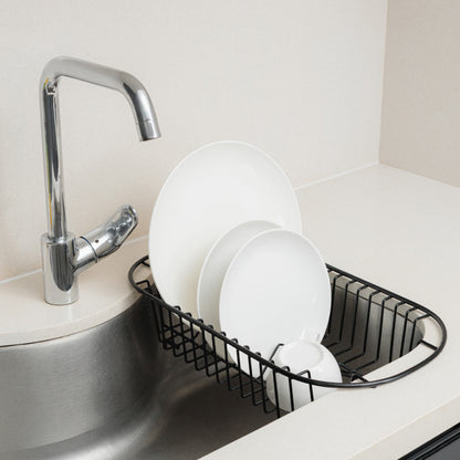 Escurridor a medida para poza 002 con platos y tazas sobre el lavadero