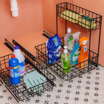 Kit organizador bajo lavadero 001 en color negro, con productos y accesorios de limpieza bajo el lavadero