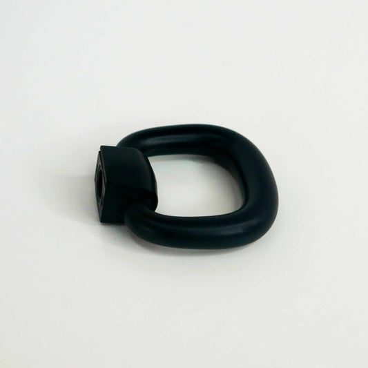 Manija anillo negra, vista en perspectiva sobre fondo claro