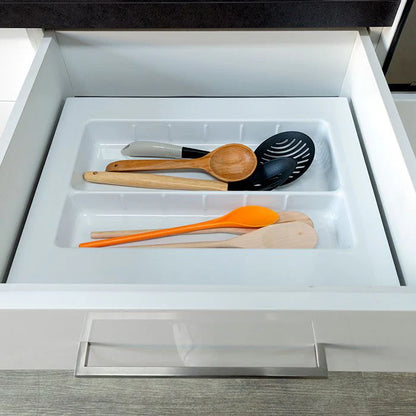 Organizador de cucharones 002 en color blanco, con utensilios dentro de un cajón