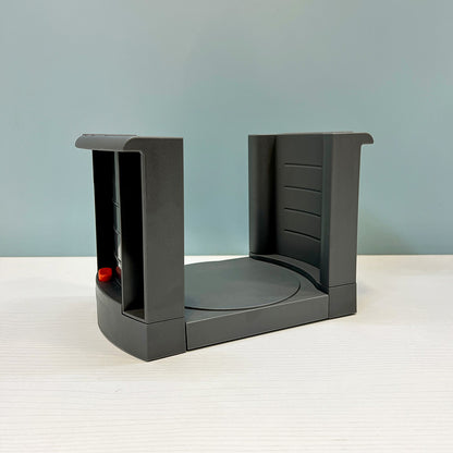 Organizador de platos extensible vacío, vista en perspectiva de las asas