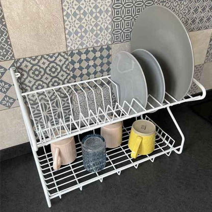 Porta platos y tazas plastificado blanco con platos en el nivel superior y tazas debajo