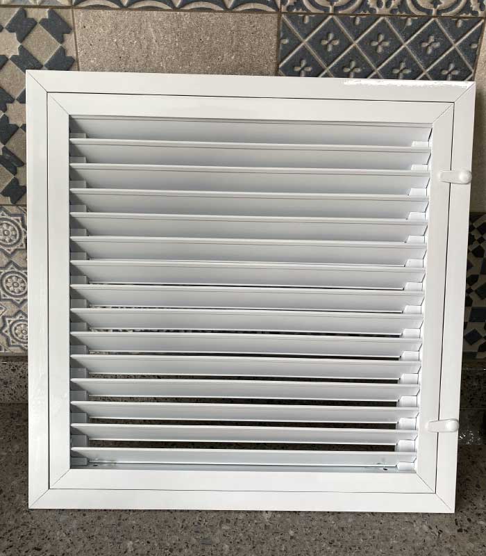 rejilla de ventilacion color blanco con puerta