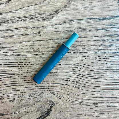Sistema push to open Tip On mecanismo individual sobre una superficie de madera
