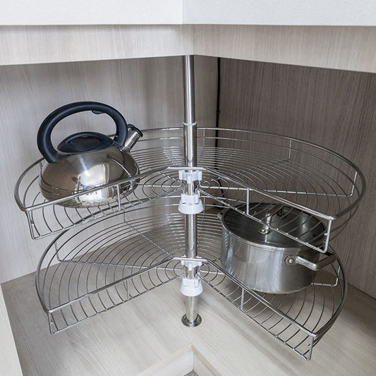 Torno esquinero de cocina de 270° 002 instalado en un mueble esquinero con olla y tetera
